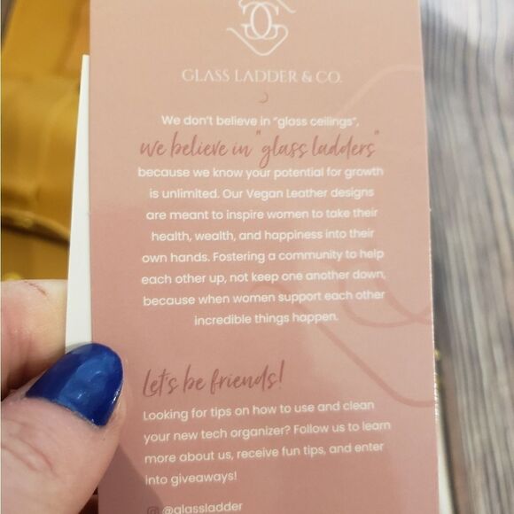 Glass Ladder & Co Tech Organizer - Picture 6 of 16